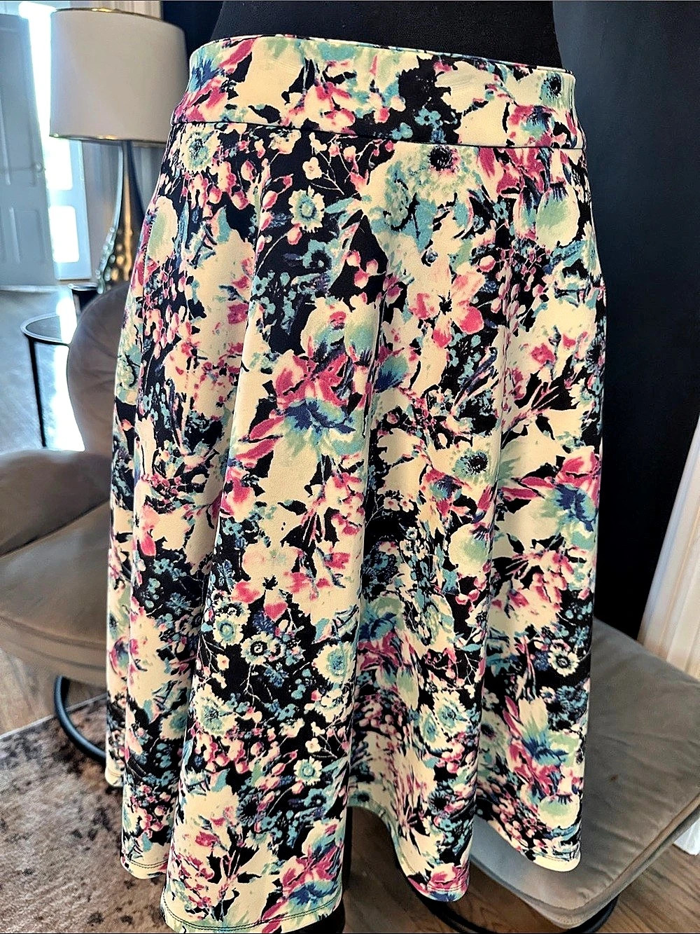 Marilyn Monroe Floral Midi Skirt in Black & Pink Size Small
